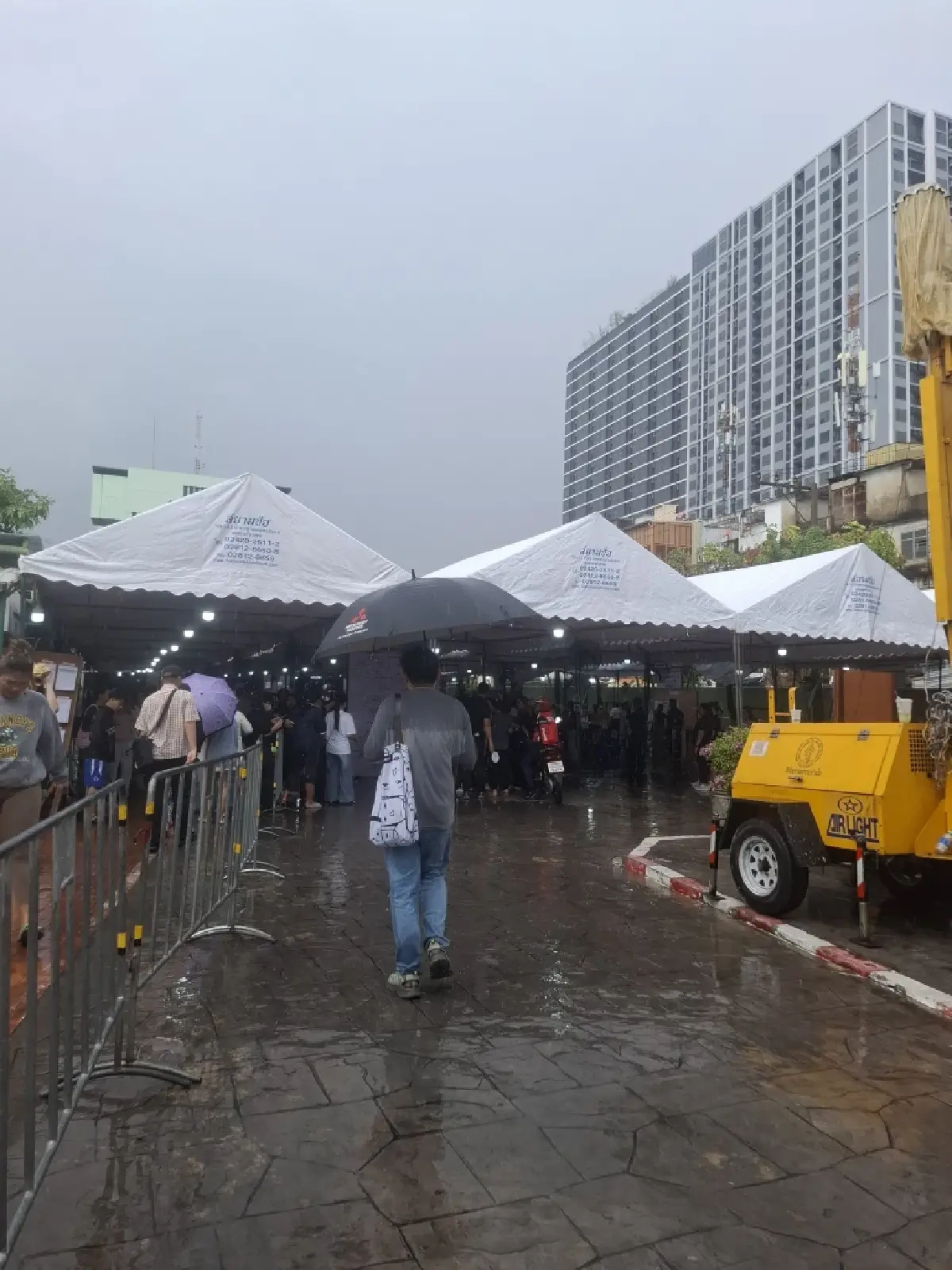 กทม. ฝนตกแล้ว รับวันเลือกตั้ง 2569 น้ำรอระบาย รถติดหนึบ ก่อนปิดหีบ