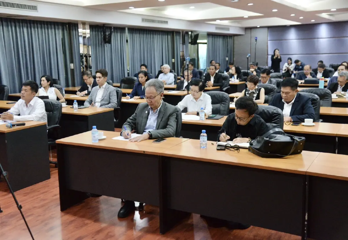 'อภิสิทธิ์' ถก กก.บห. -ว่าที่  สส. ยกเครื่องพรรค-จับตาทุจริต