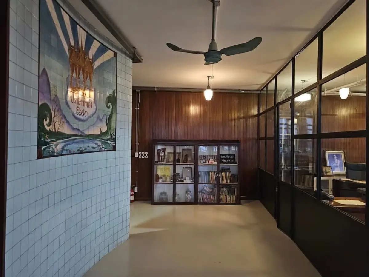 ตำนานยาหอมไทย อาคารปราสาททองโอสถ อายุ 68 ปี แยกพลับพลาชัย