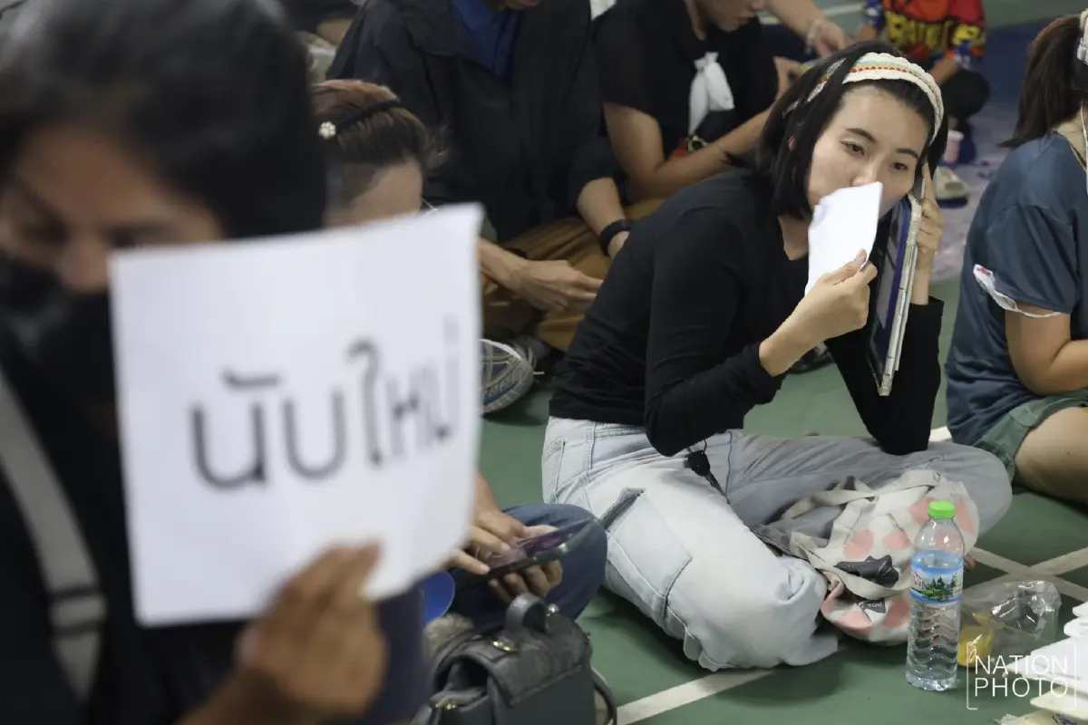 ปมร้อนพิรุธเลือกตั้ง 'ชลบุรี เขต 1' ประชาชนยังปักหลักไม่ถอย ร้องนับคะแนนใหม่