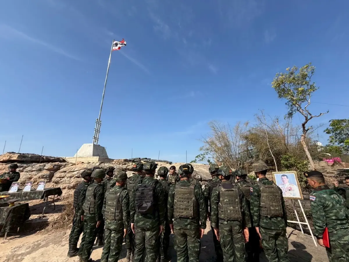 'ผู้พันภูมะเขือ' ประดับยศให้นักรบ ย้ำ เกียรติศักดิ์ศรีทหาร ชายแดนไทย–กัมพูชา