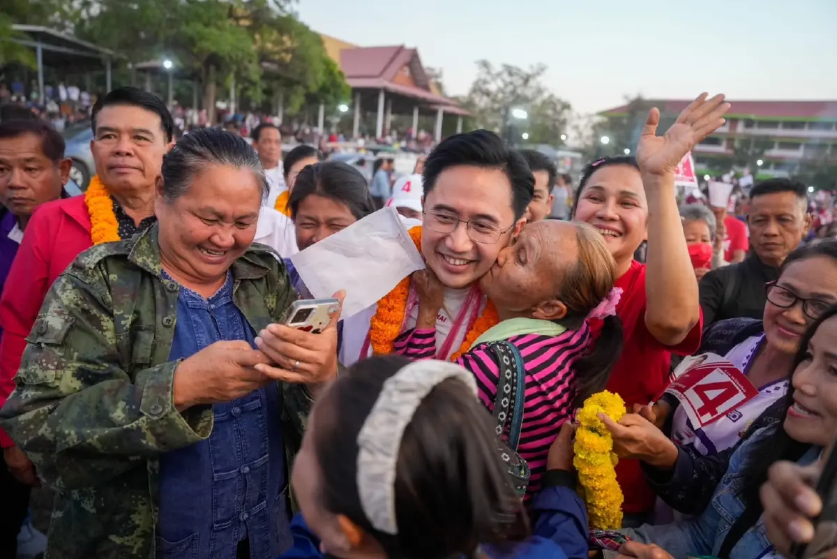 ‘เพื่อไทย‘ปิดท้ายปราศรัยอีสาน 16 เวที ส่ง ‘ยศชนัน’ นั่งนายกฯ