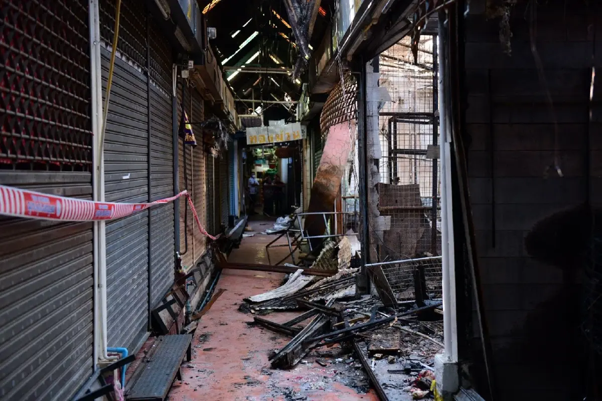 อัปเดต 'ไฟไหม้ตลาดจตุจักร' กทม. ประกาศเป็นเขตอันตราย เร่งรื้อถอน-เยียวยาผู้ค้า