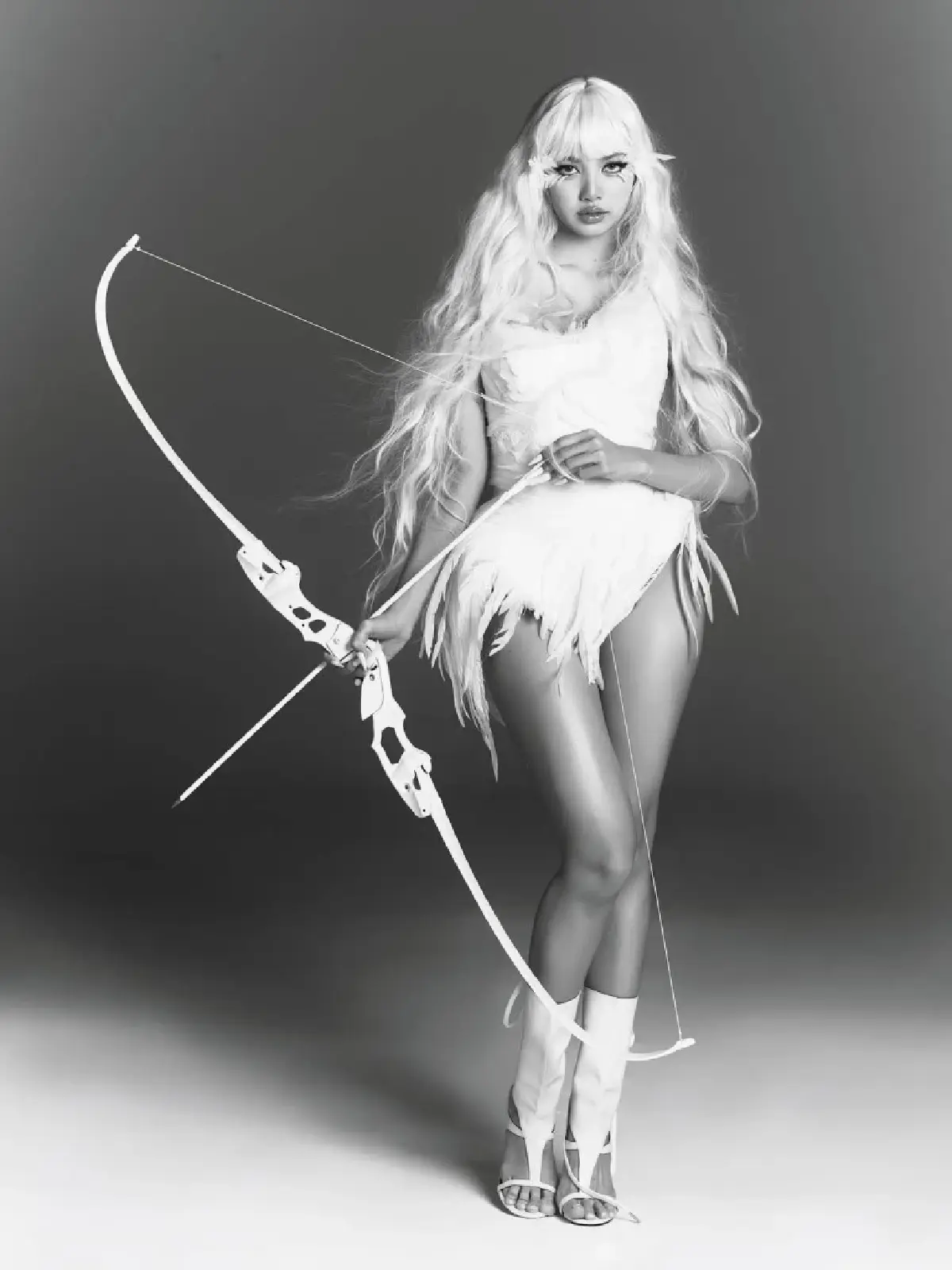 แผลงศรปักกลางใจ! 'ลิซ่า' แปลงโฉมเป็น คิวปิดสาว ฉลองวาเลนไทน์ 2026