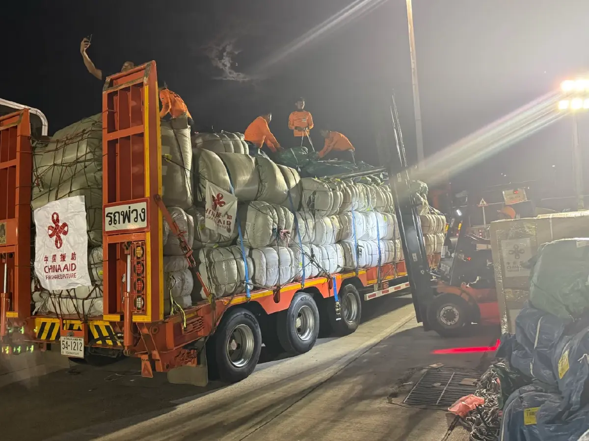 สิ่งของช่วยเหลือจากจีนทยอยถึงพื้นที่ชายแดนไทย-กัมพูชา เตรียมส่งให้ปชช. 7 จว.