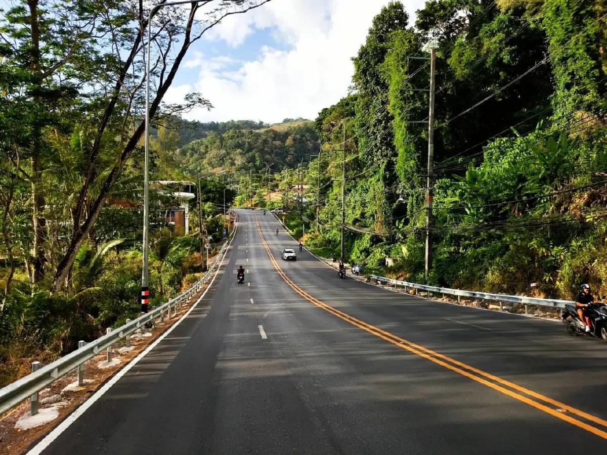 เปิดให้สัญจรแล้ว ทล.4030 ภูเก็ต แก้จุดเสี่ยงทางโค้งอันตราย เดินทางสะดวก ปลอดภัย