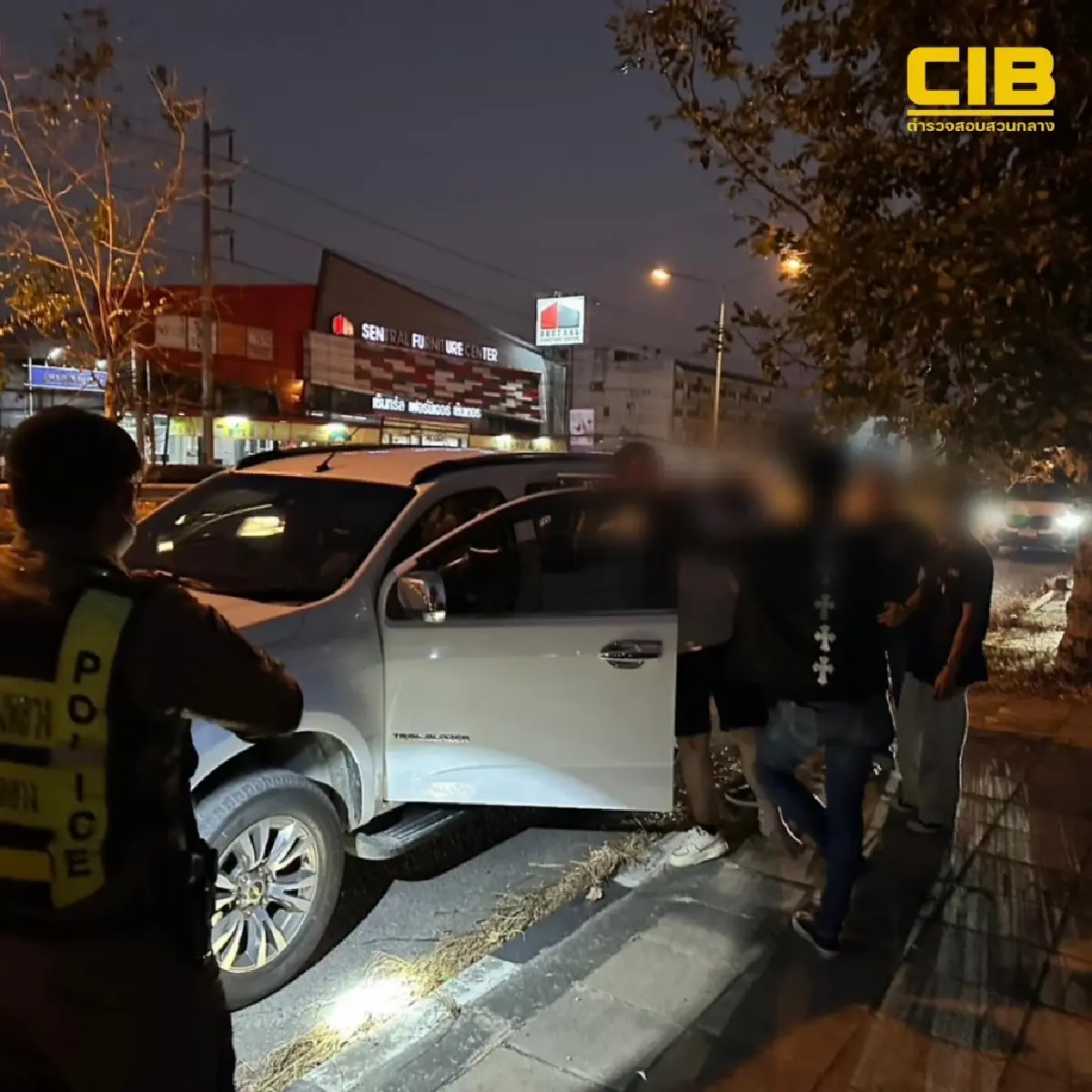 ค่าจ้างหัวละ 5,000 ลอบขนชาวจีนเข้าเมือง ตร.สกัดจับ 18 ที่สระบุรี