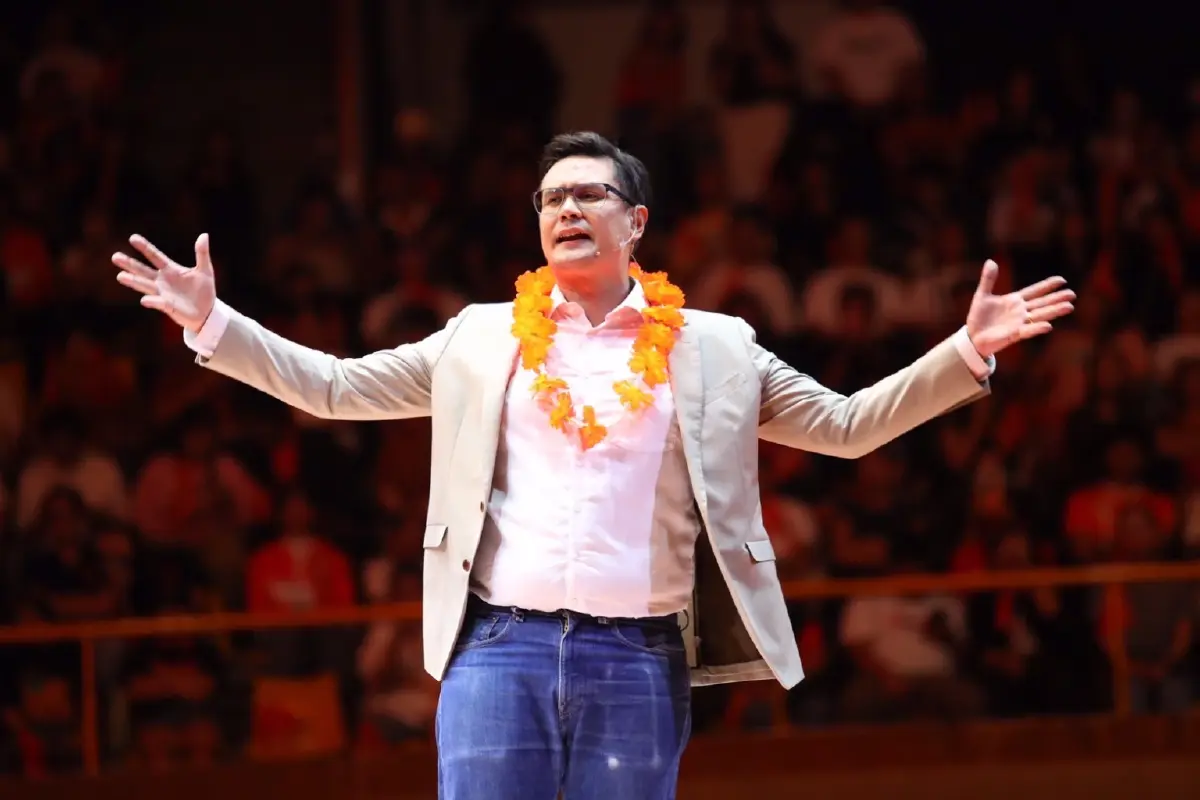 ‘โรม’ ชูนโยบายปราบทุนเทา แซะพรรคแดงซื้อเครื่องบิน ‘เบน สมิธ’