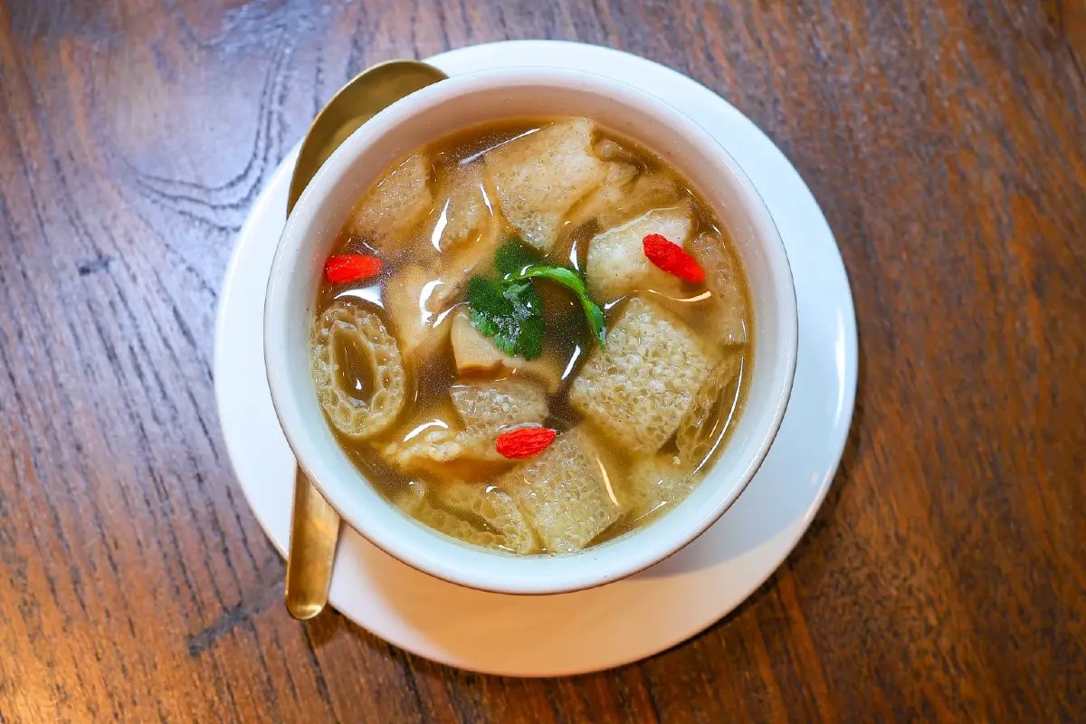 โต๊ะคิม (Toh-Kim) ข้าวมันไก่ ไหหนาน เนื้อไก่นุ่มฉ่ำ น้ำจิ้มรสเด็ด