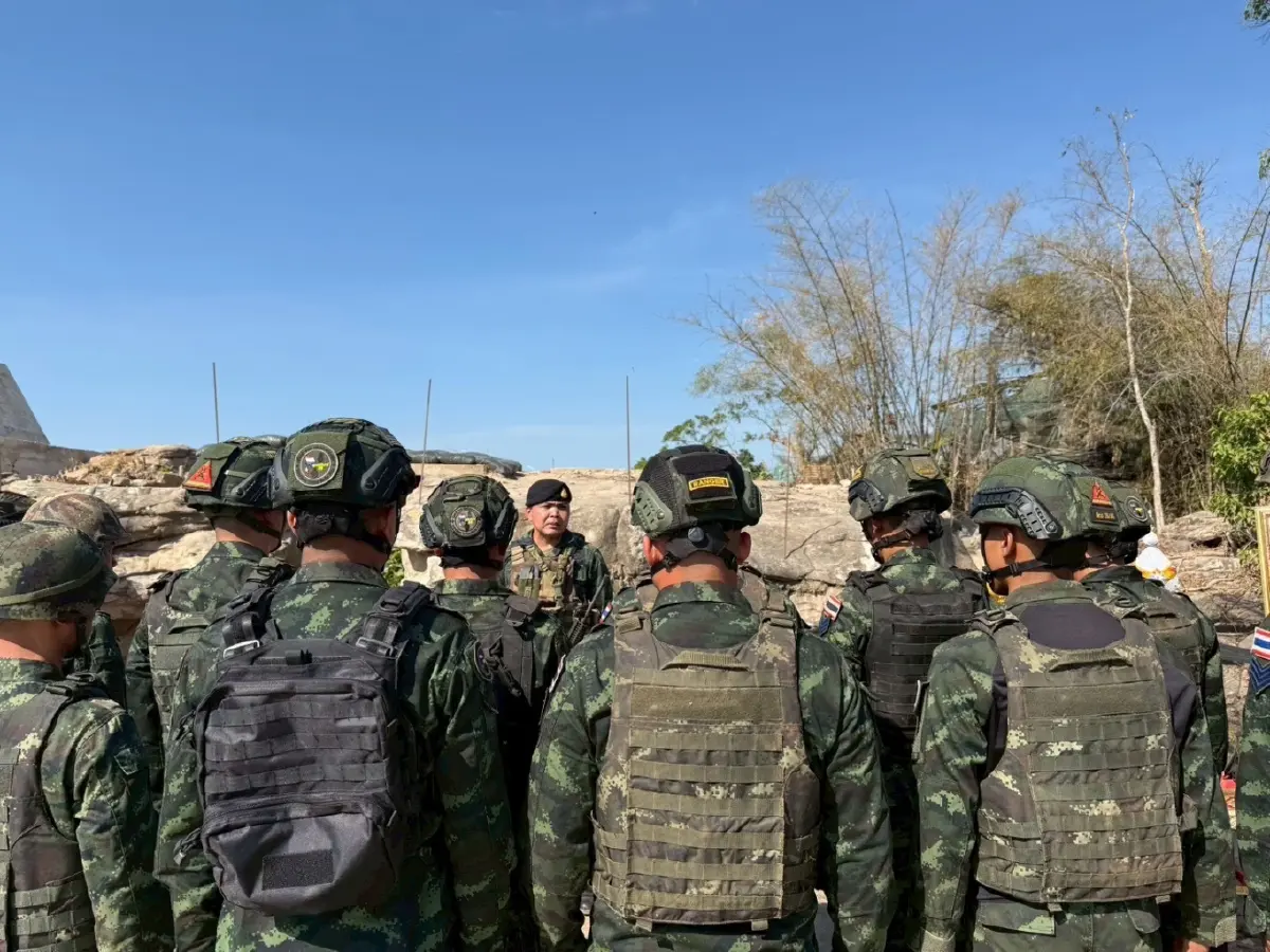 'ผู้พันภูมะเขือ' ประดับยศให้นักรบ ย้ำ เกียรติศักดิ์ศรีทหาร ชายแดนไทย–กัมพูชา