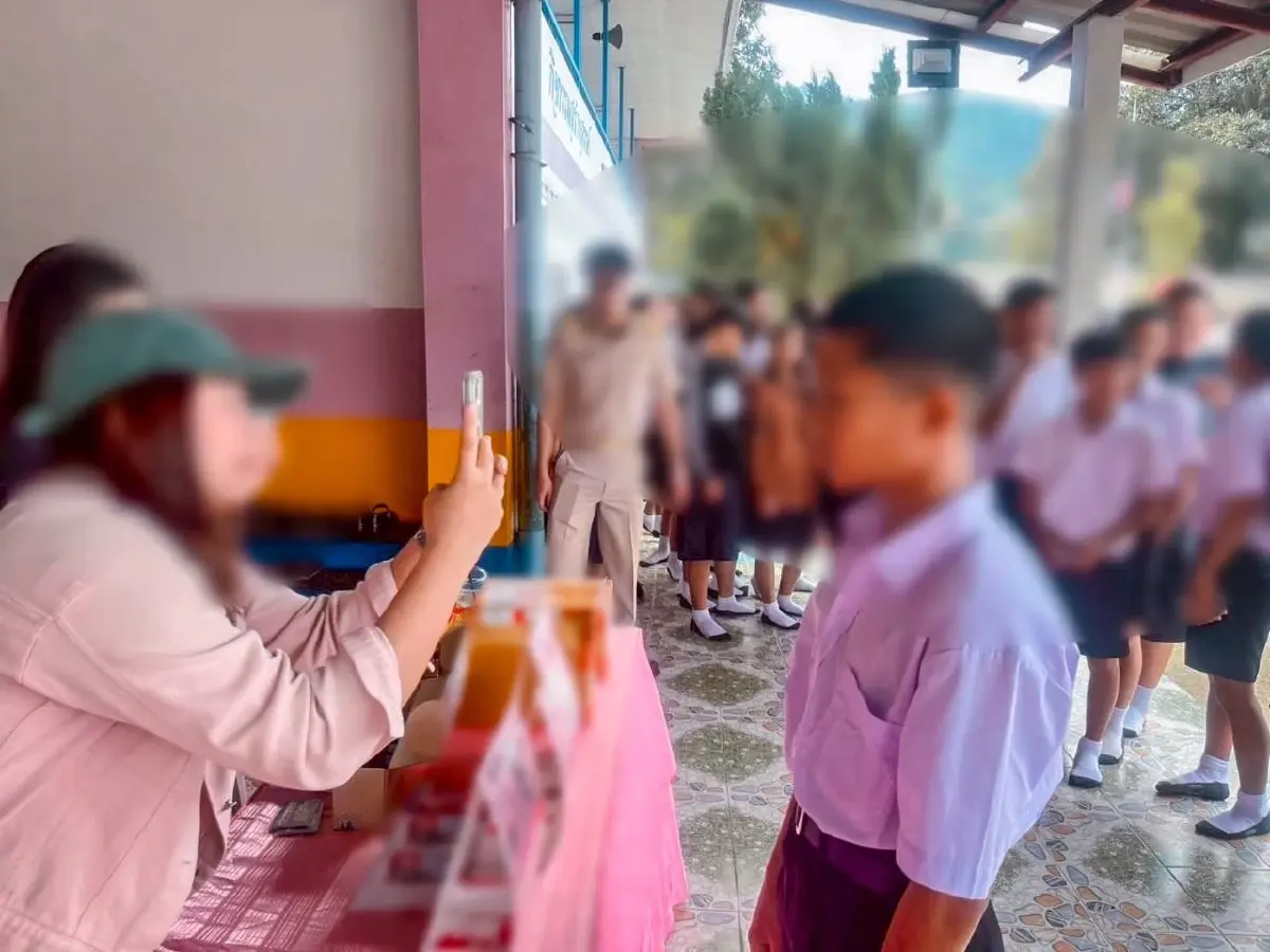 บุกค้น 8 จุด ใน 4 จังหวัด จับ 2 สาว 1 ชาย หลอกนักเรียนแจกซิมส่ง SCAMMER