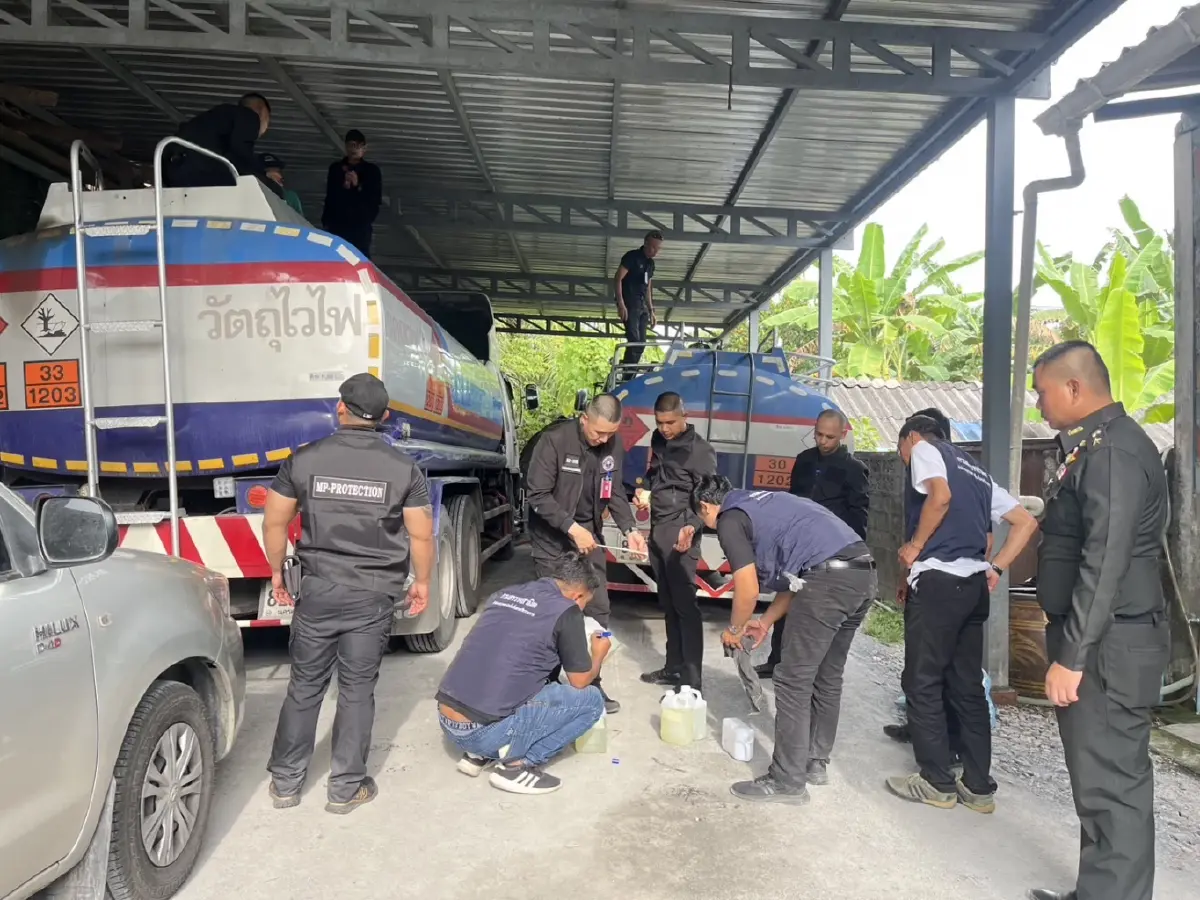 ฉก.ทลายคลังน้ำมันเถื่อนกลางเมืองร่อนพิบูลย์ เร่งขยายผลโยงคนดัง