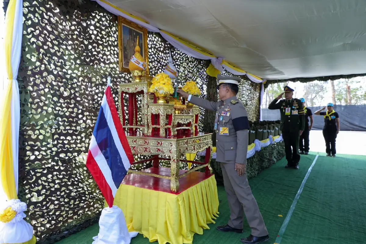'ในหลวง' ทรงห่วงใย โปรดเกล้าฯ องคมนตรีเยี่ยมให้กำลังใจทหารชายแดน ในพื้นที่ จ.สุรินทร์