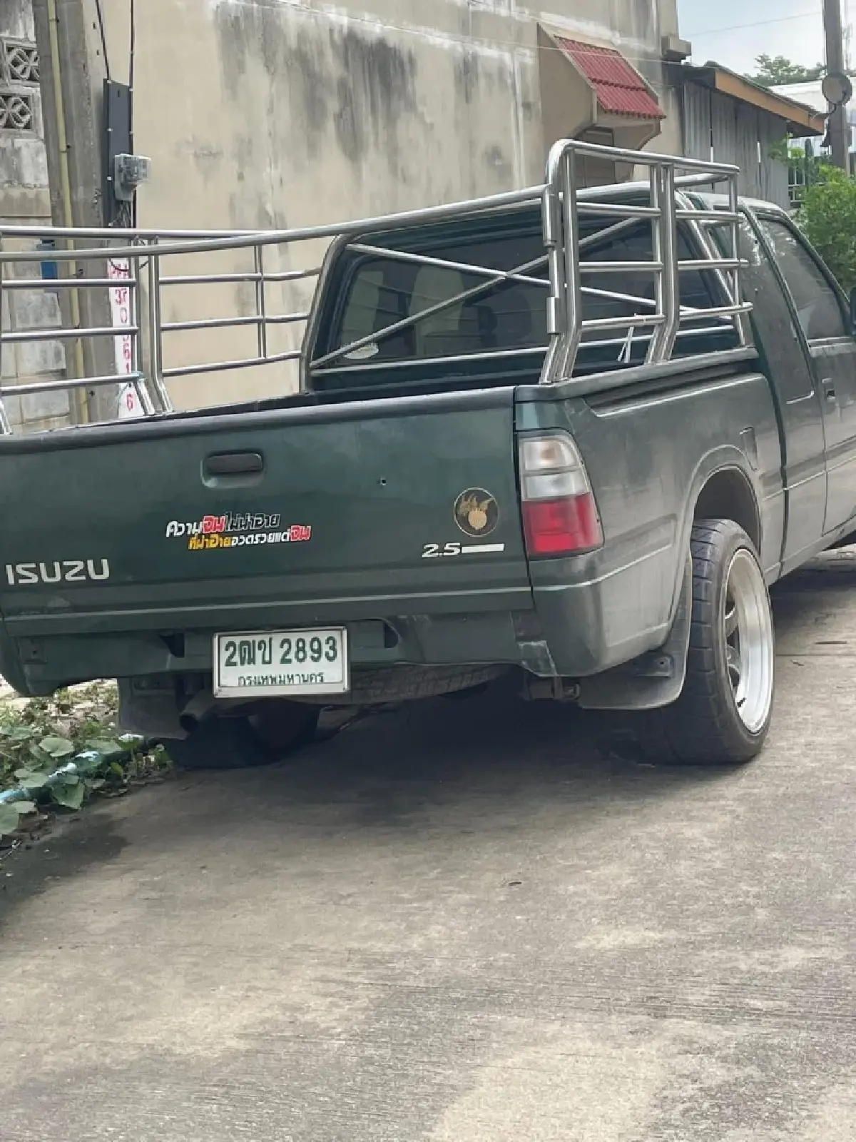 พบรถคนร้ายแล้ว 'แอล' ชายคลุ้มคลั่ง มือยิงกู้ภัย กบดาน ลาดหลุมแก้ว