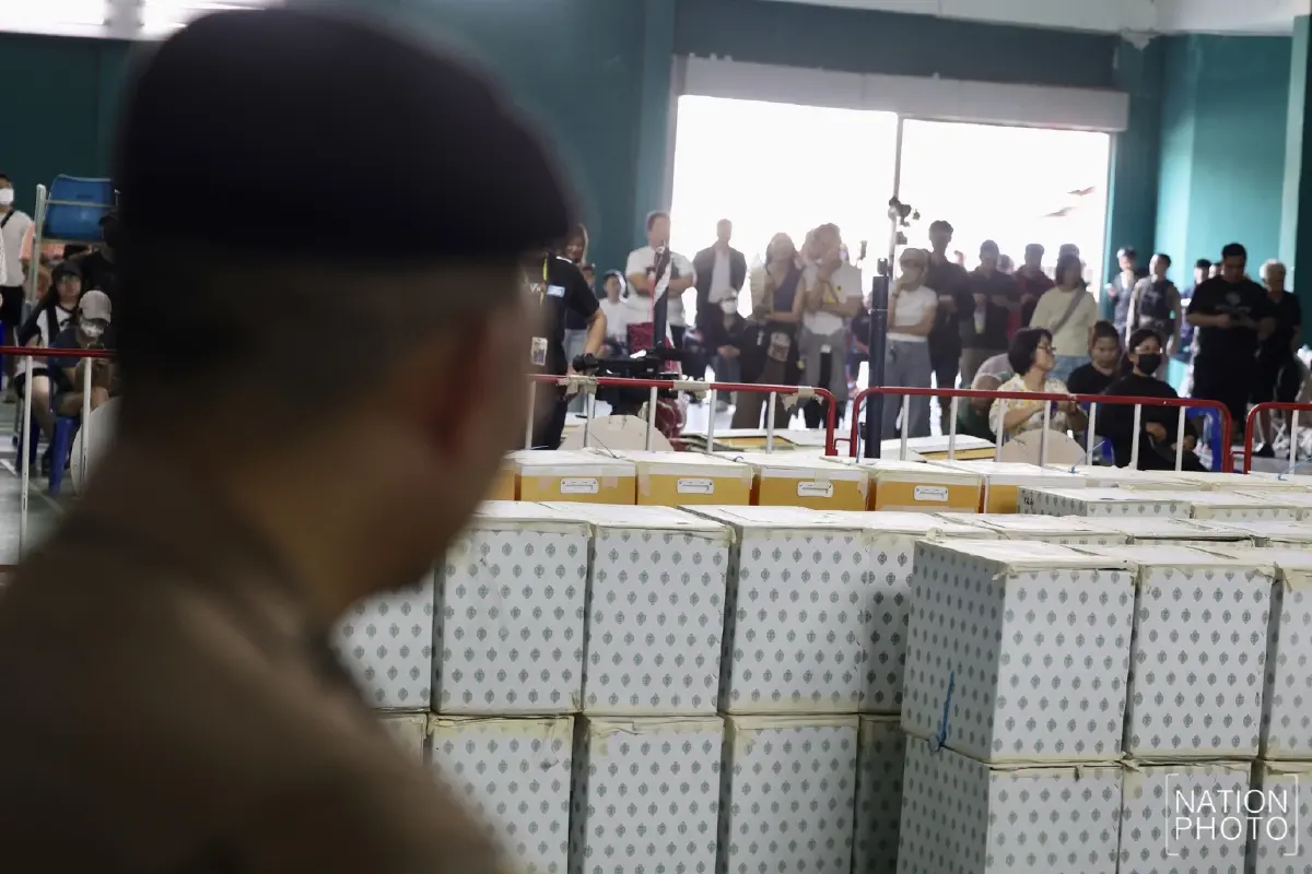 ปมร้อนพิรุธเลือกตั้ง 'ชลบุรี เขต 1' ประชาชนยังปักหลักไม่ถอย ร้องนับคะแนนใหม่