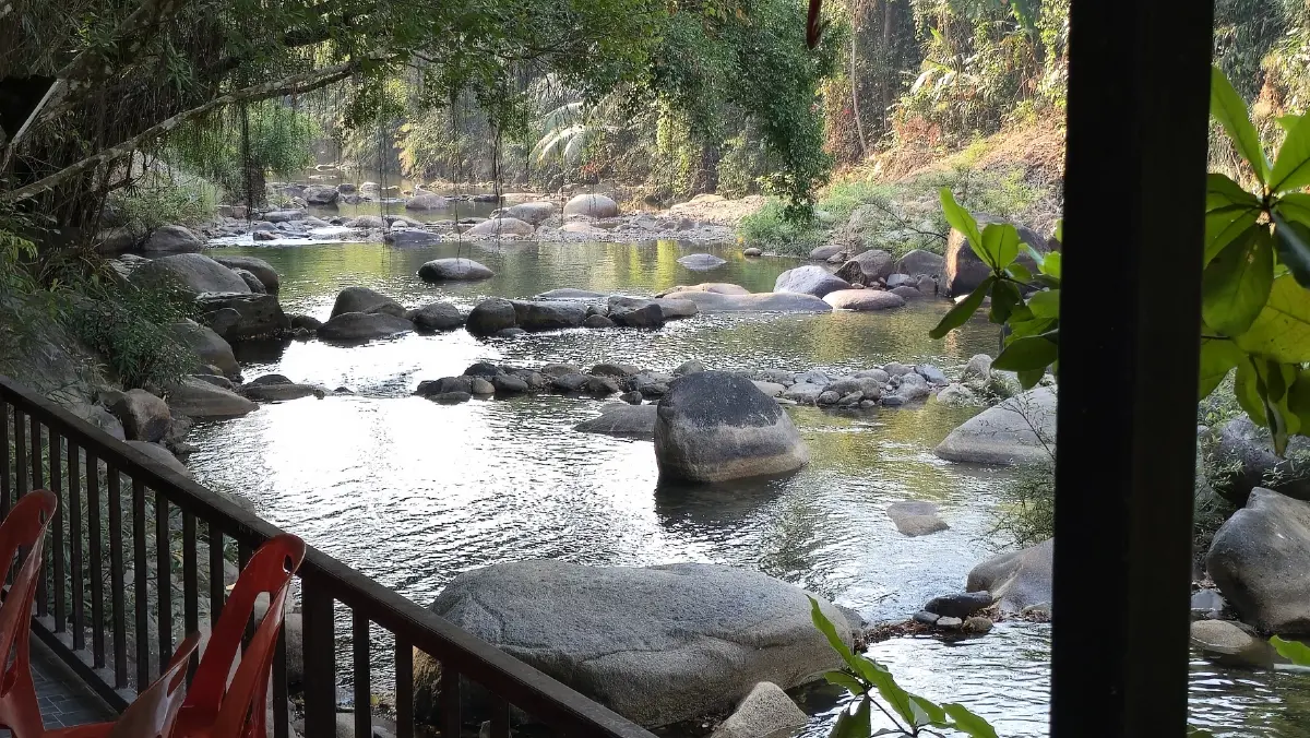 ‘ตักบาตรใบไม้’ กับเส้นทาง ‘ลมหายใจสีเขียวแห่งจันทบุรี’