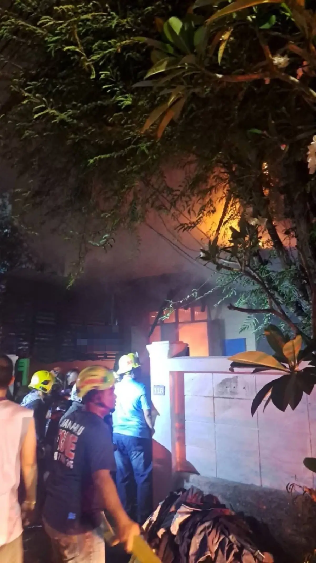 ไฟไหม้ค่ายมวยดัง วอดทั้งหลัง ซอยสมเด็จเจ้าพระยา 5 เจ็บสาหัส 1 ราย