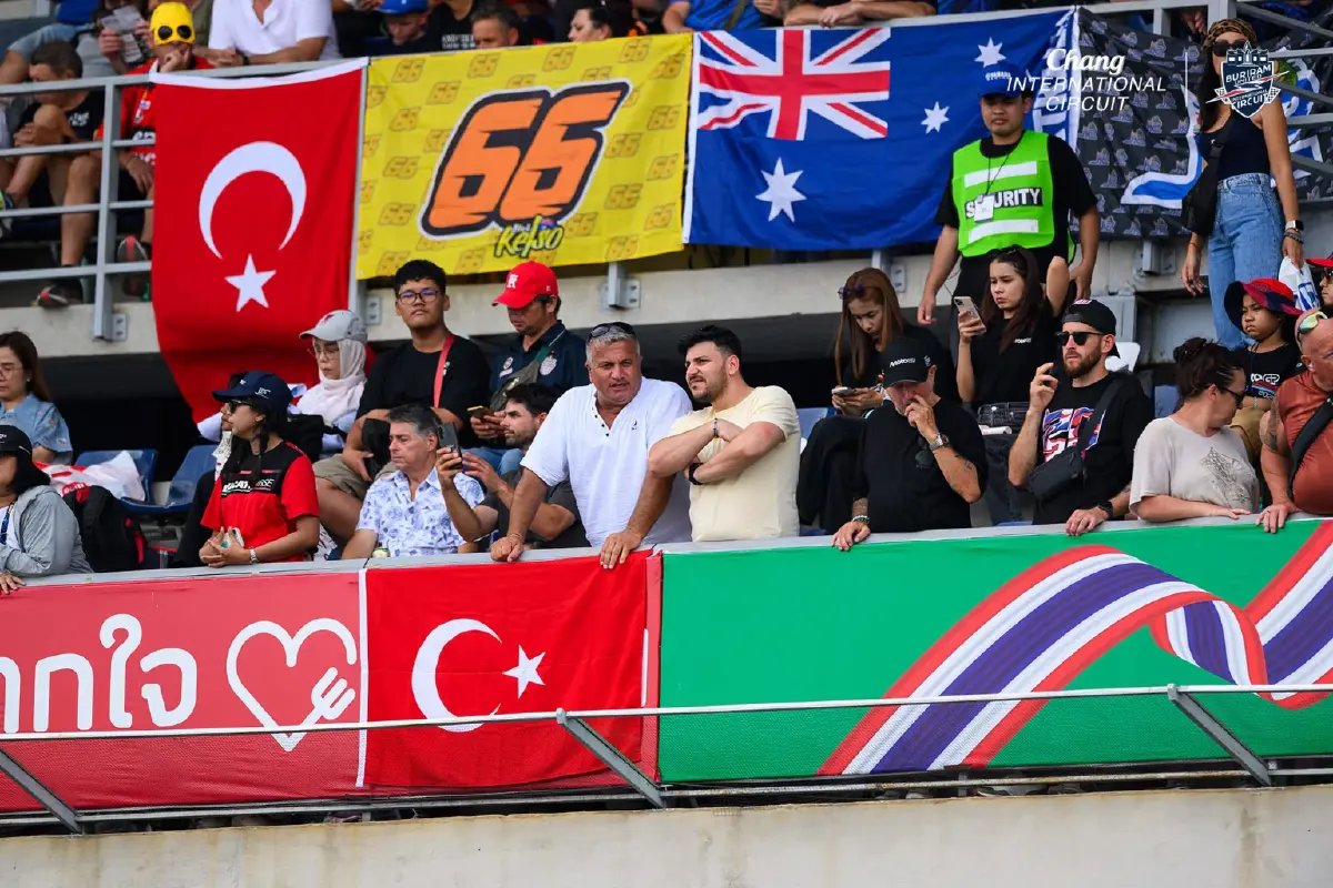 เบซเซ็คคี คลั่ง! ทุบสถิติสนามช้างฯ กระจุย บด 'มาร์เกซ' ยับวันแรก MotoGP 2026