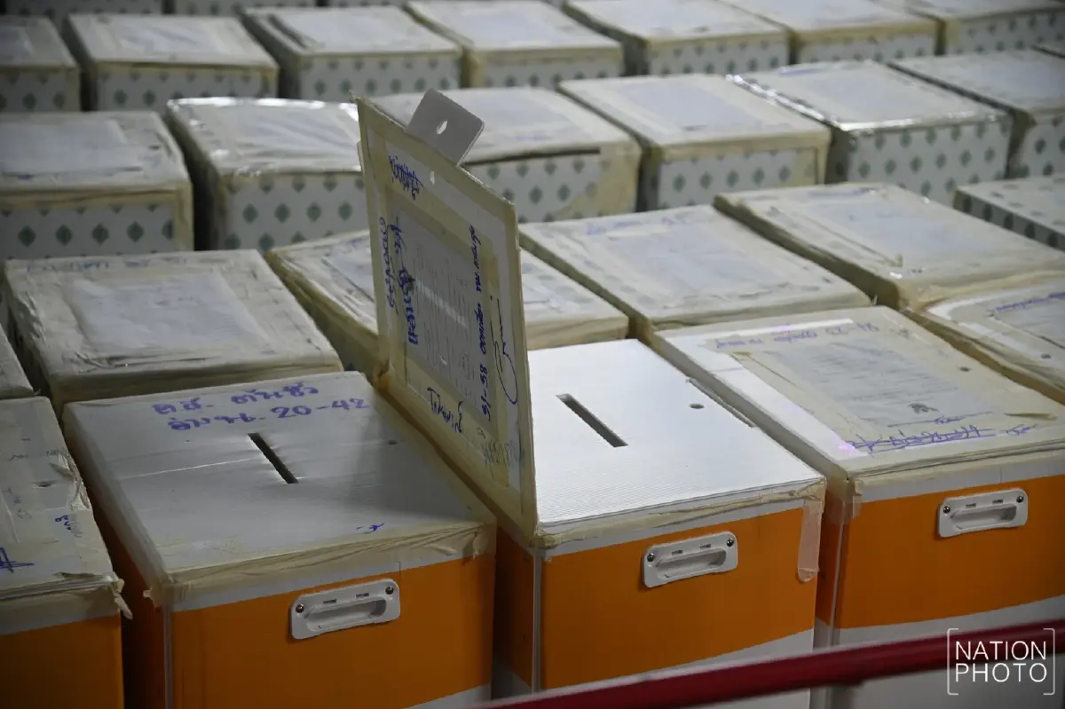 แกนนำพรรครักชาติ บุกสนามแบดฯ ชลบุรี เกาะติดปมนับคะแนนผิดปกติ