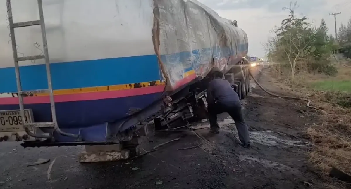 รถติดแล้ว เหตุด่วน รถน้ำมันเบนซิน พลิกคว่ำ ถนนมิตรภาพ มีน้ำมันรั่ว