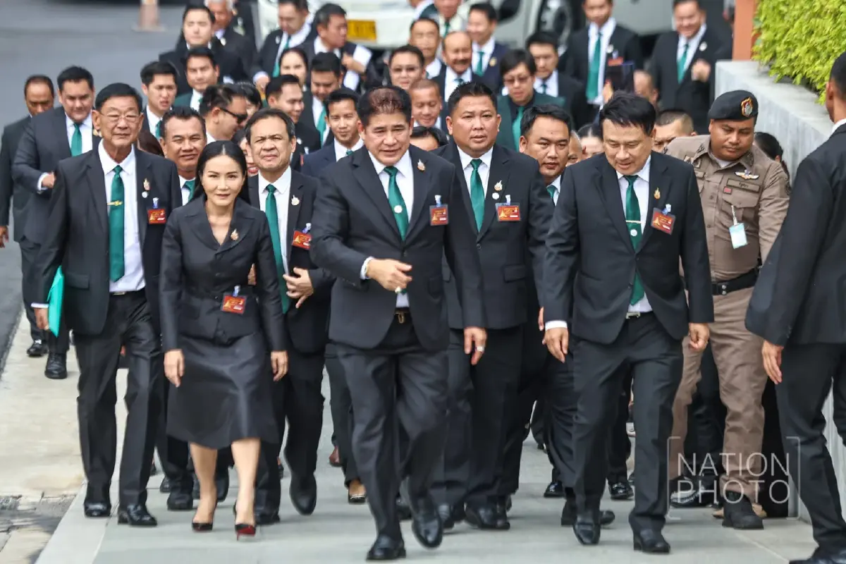 โดดเดี่ยว เซาะกร่อน ‘ปชน.’ ฝ่ายค้าน 3 เส้า แตกยับแยกกันรบ