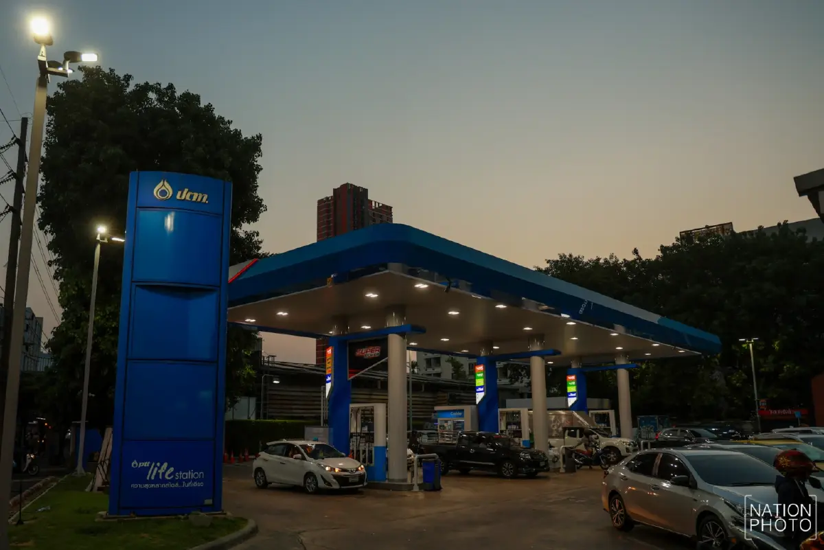 อยู่ให้ได้! เลิกตรึงราคาน้ำมันขึ้น 6 บาท ประชาชนโอด แพงก็ต้องเติม
