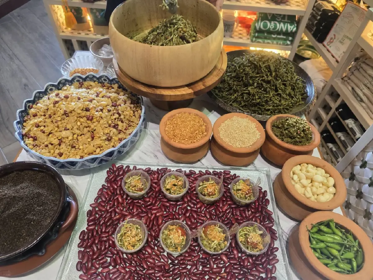 เปิดใจรับอาหารเมียนมา 'Rangoon Tea House' ปักหมุดไอคอนสยาม