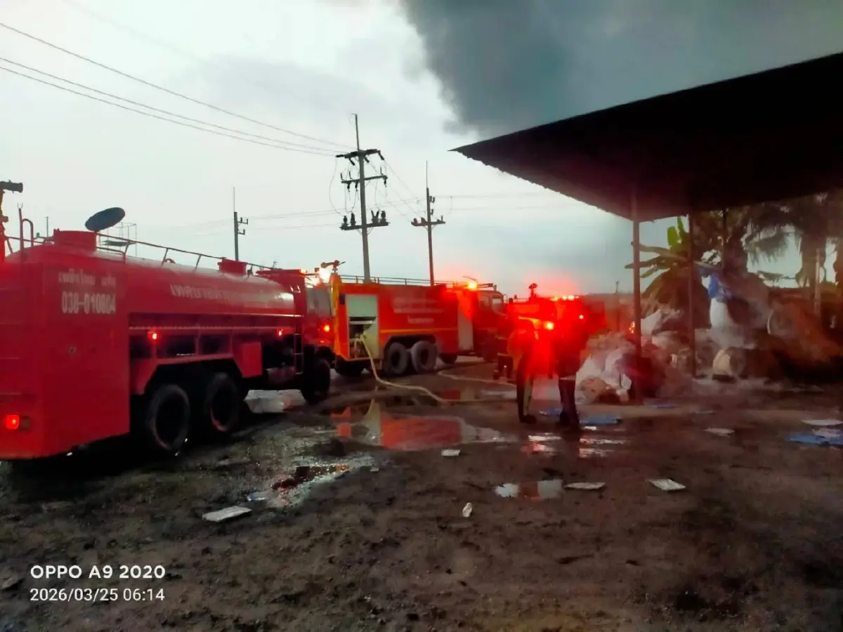 ยังคุมเพลิงไม่ได้ ไฟไหม้โรงงานยางรถยนต์ อ.ปลวกแดง จ.ระยอง