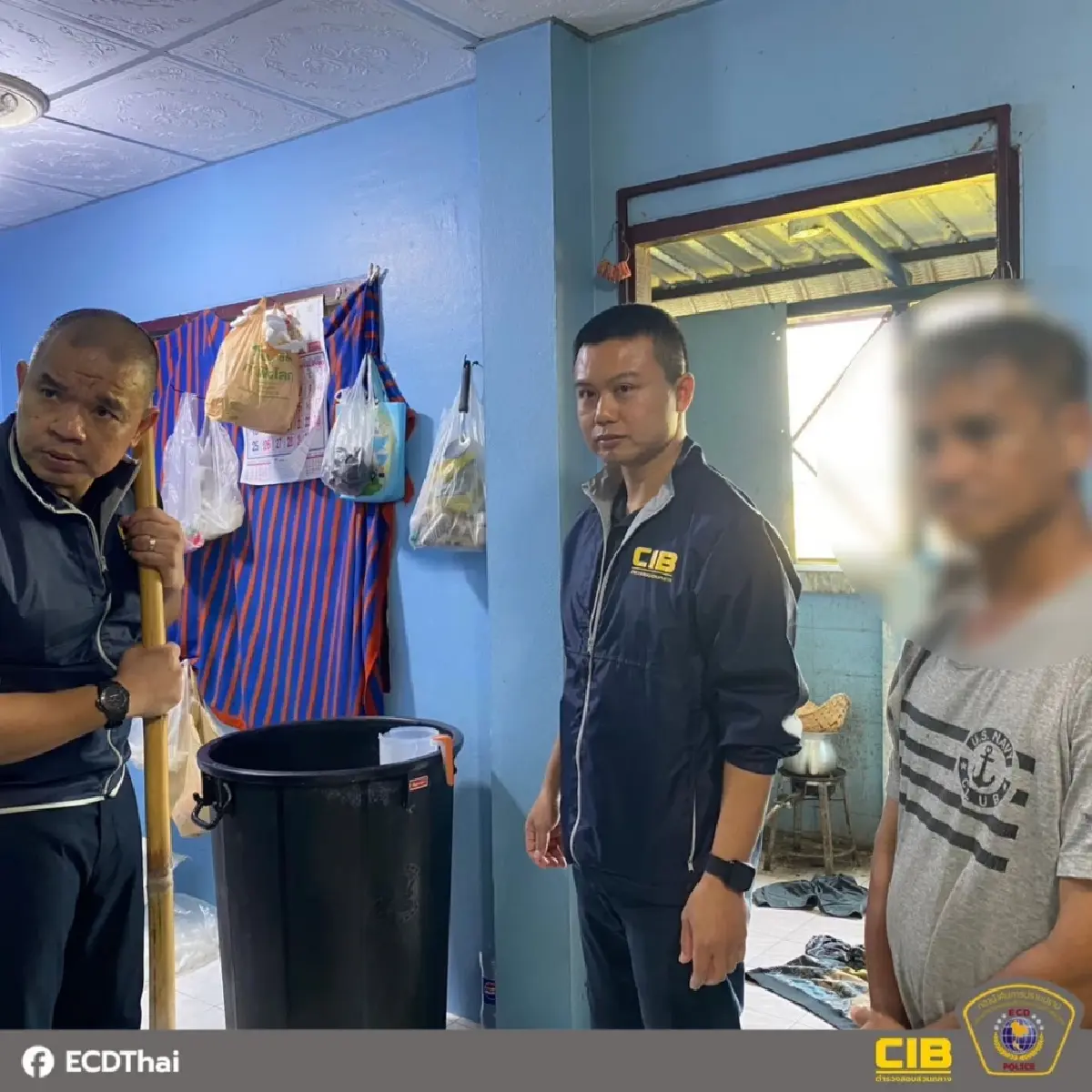 'แชมพู' ปลอมแบรนด์ดัง อ้างหลุด QC ตระเวนขายตลาดนัด จับลุงกวนมือ