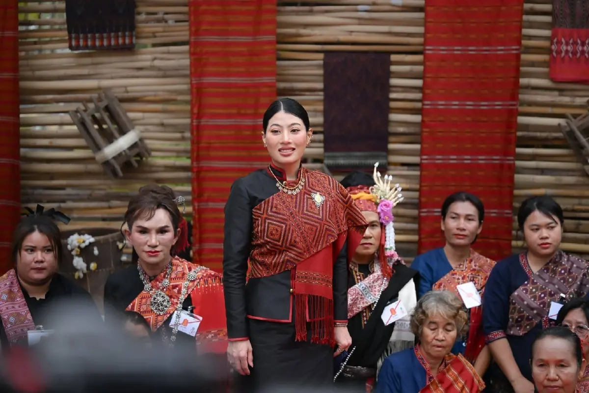 เจ้าฟ้าสิริวัณณวรีฯ สืบสานพระราชปณิธาน ดันแพรวาบ้านโพนสู่สากล