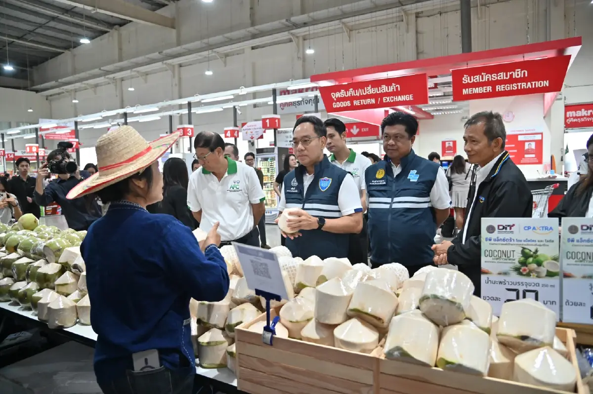 DIT เร่งระบาย 'มะพร้าวน้ำหอม' ดันขายผ่านแม็คโคร-โลตัส 2,600 สาขาทั่วประเทศ
