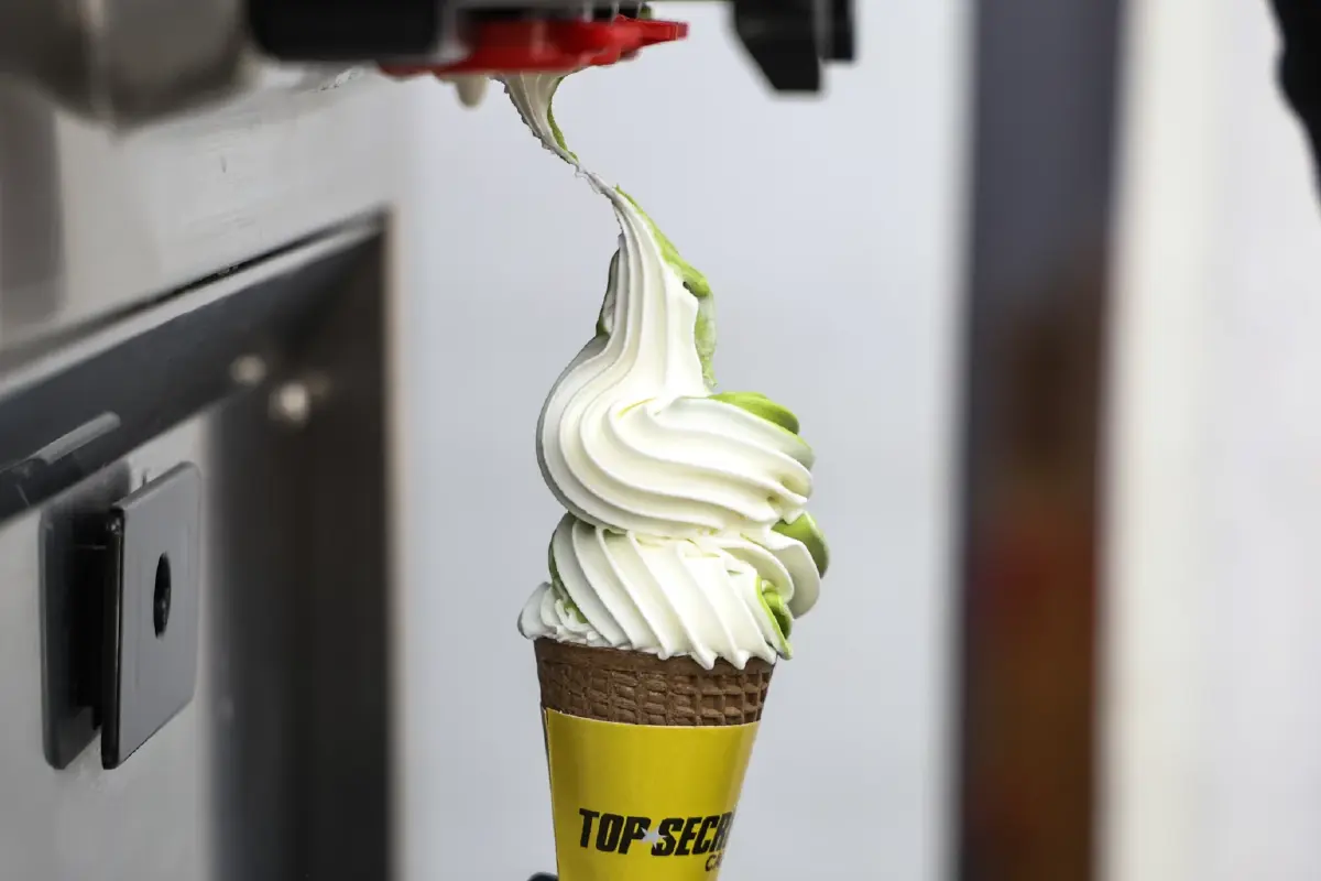 ‘Top Secret’ คาเฟ่เปิดใหม่เอาใจสายซิ่งของ ‘เบียร์ ใบหยก’ ครบทั้งกินและชิล