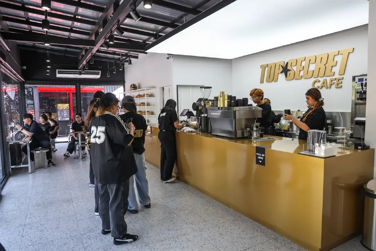 ‘Top Secret’ คาเฟ่เปิดใหม่เอาใจสายซิ่งของ ‘เบียร์ ใบหยก’ ครบทั้งกินและชิล