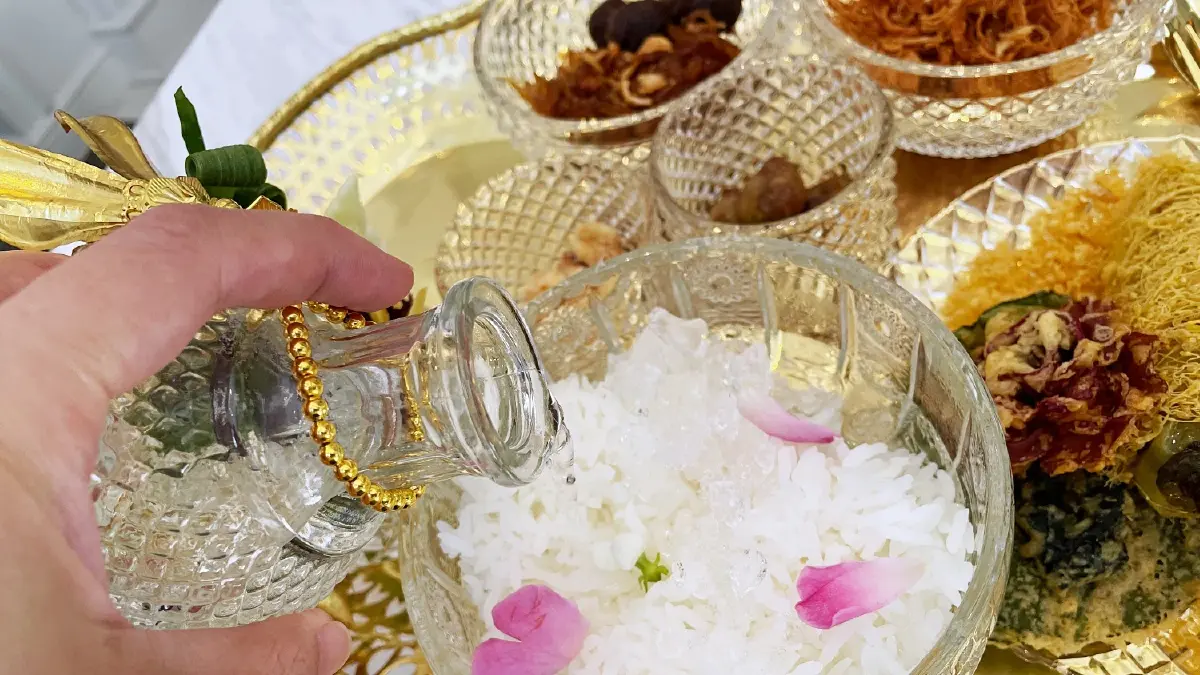 วิธีกินข้าวแช่ชาววังที่ถูกต้อง ฉบับบ้านสุริยาศัย สำรับดับร้อน