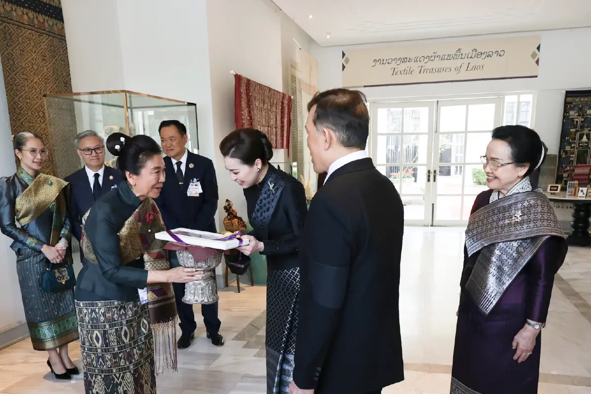 ในหลวง-พระราชินี เสด็จฯ เยือนสาธารณรัฐประชาธิปไตยประชาชนลาวอย่างเป็นทางการ เป็นวันที่สอง