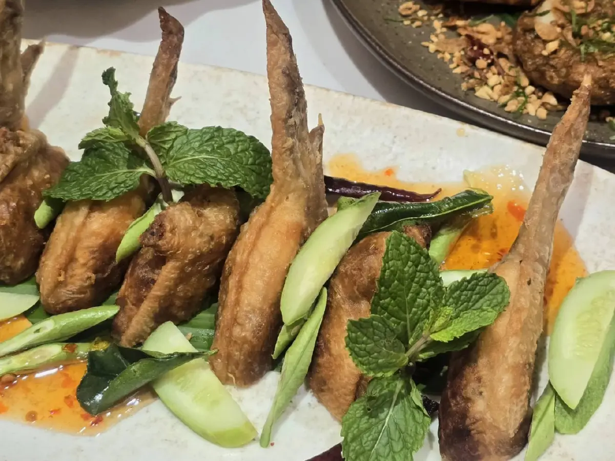 นัดดวลสองเชฟ 'บ้านนอกเข้ากรุง' กับ 'เชฟไก่ - ธนัญญา ไข่แก้ว'