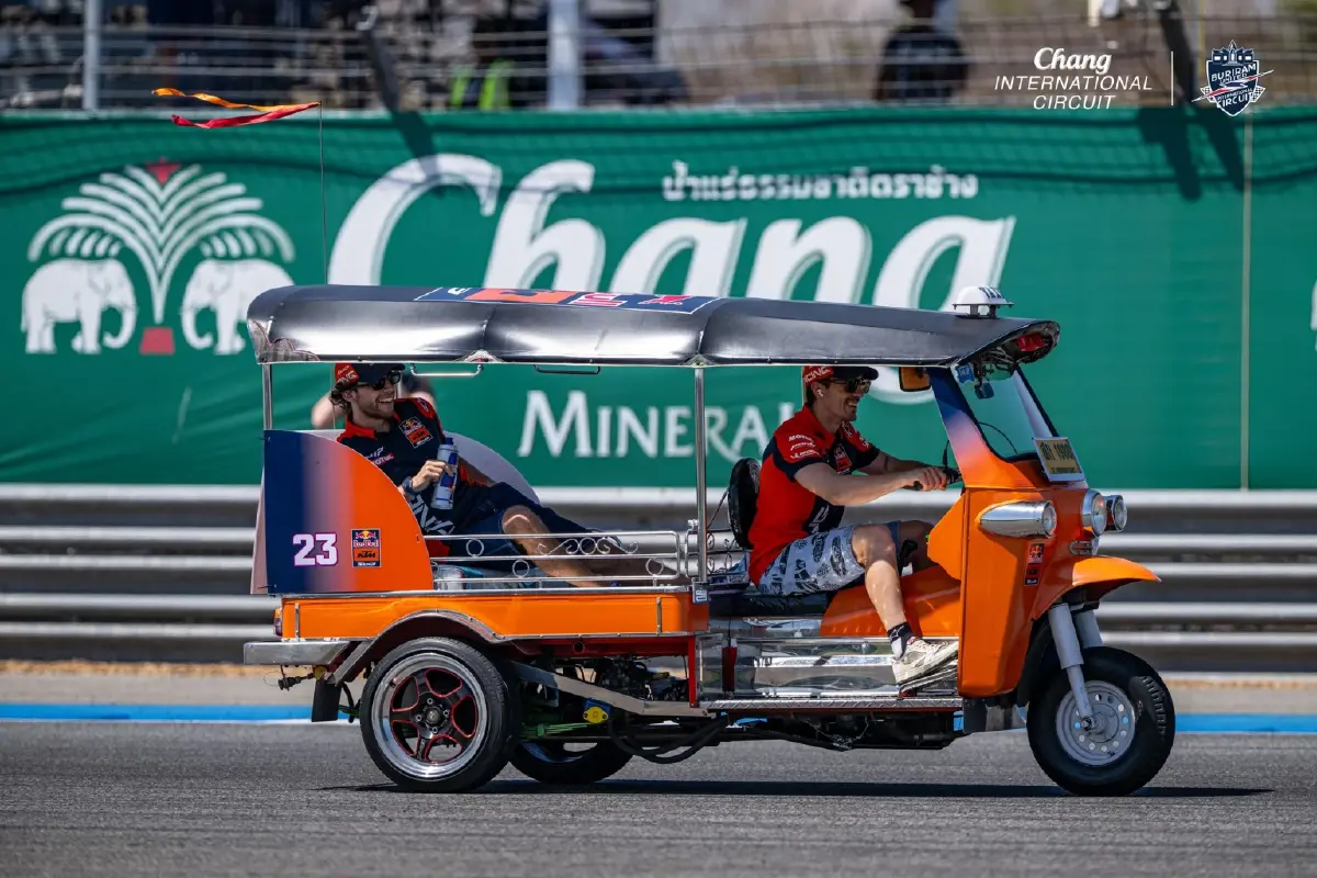 'มิลเลอร์-โทปรัค' ยกล้อโชว์ คว้าแชมป์ตุ๊กตุ๊กซิ่ง เปิดศึก MotoGP 2026