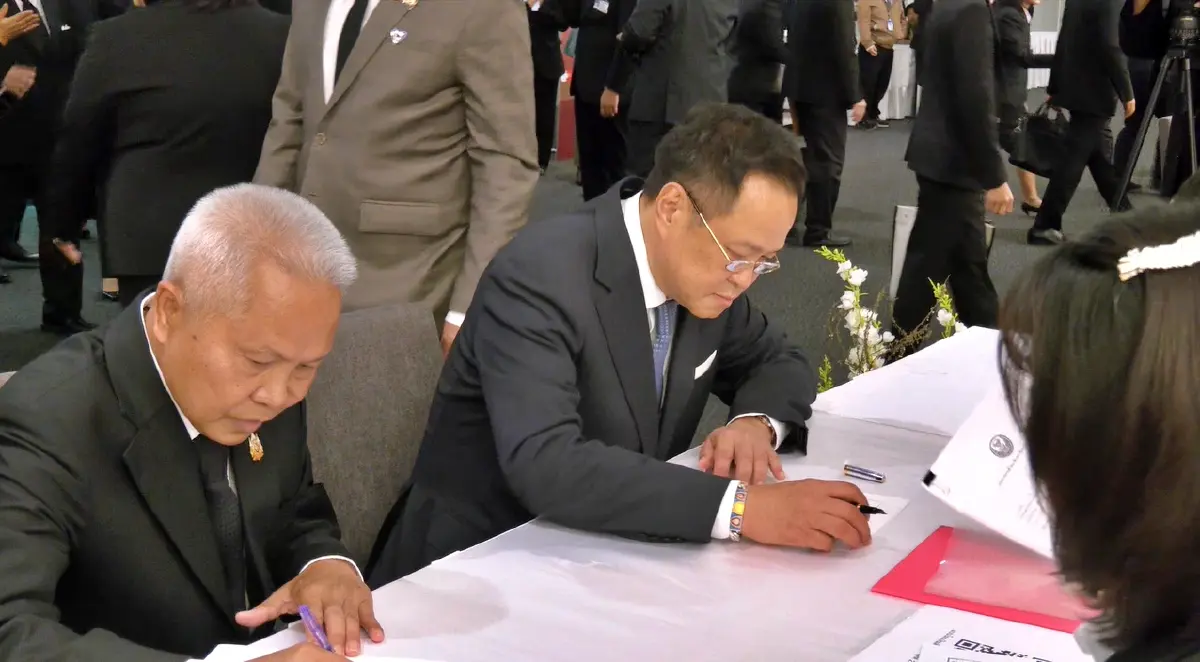 'อนุทิน' นำทีมภท.รายงานตัว 'โสภณ' อุบนั่งประธานสภาฯ 'รอให้เขาเลือกก่อน'