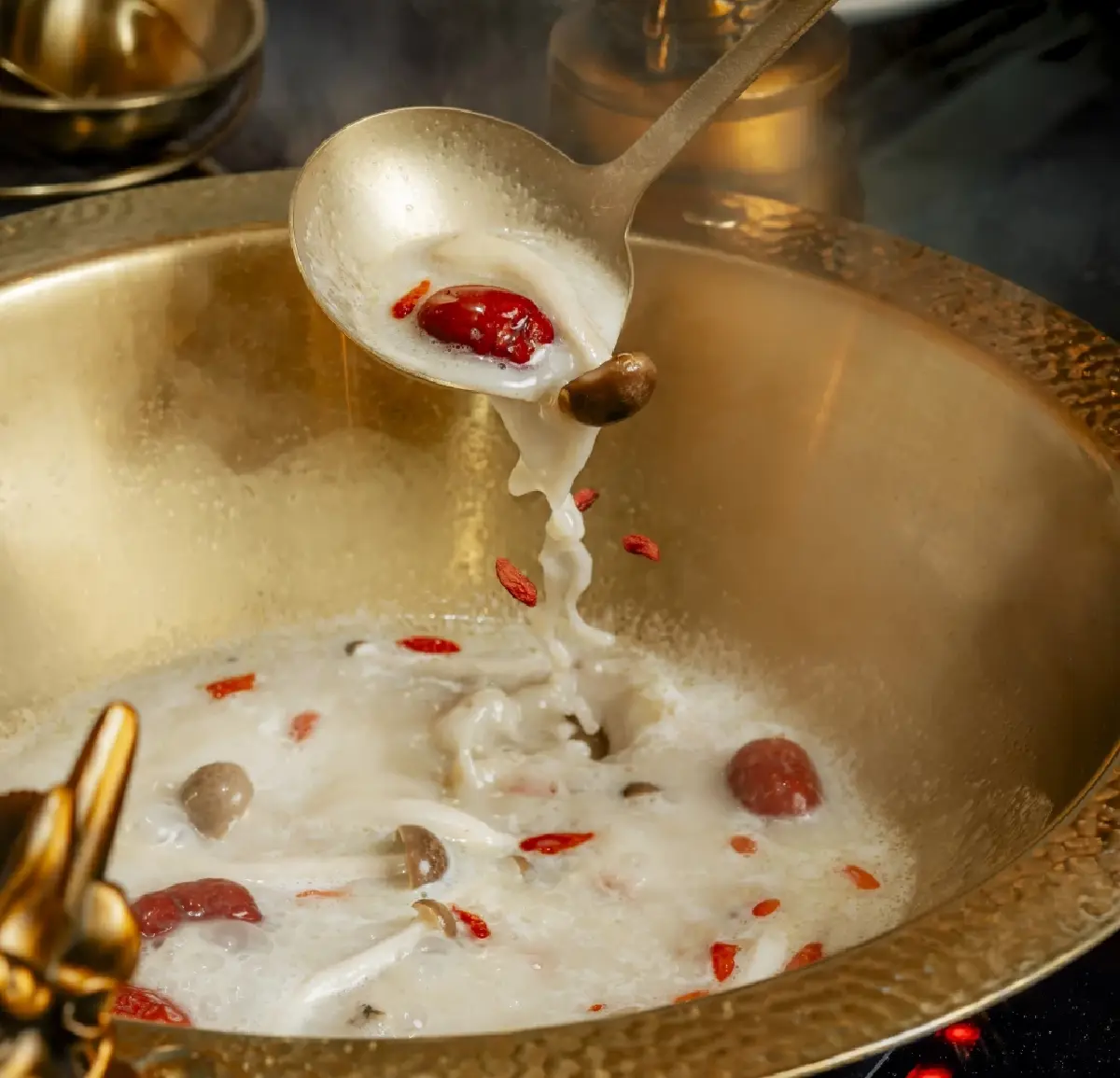 'สุกี้คราฟต์' โดย 'MK Paradise' สุกี้ผัดซุปหม้อต่อหม้อ