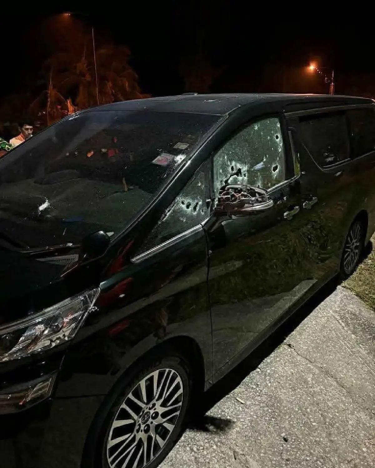 ด่วน คนร้าย ยิงถล่มรถ 'กมลศักดิ์ ลีวาเมาะ' สส.นราธิวาส ขณะกลับบ้าน