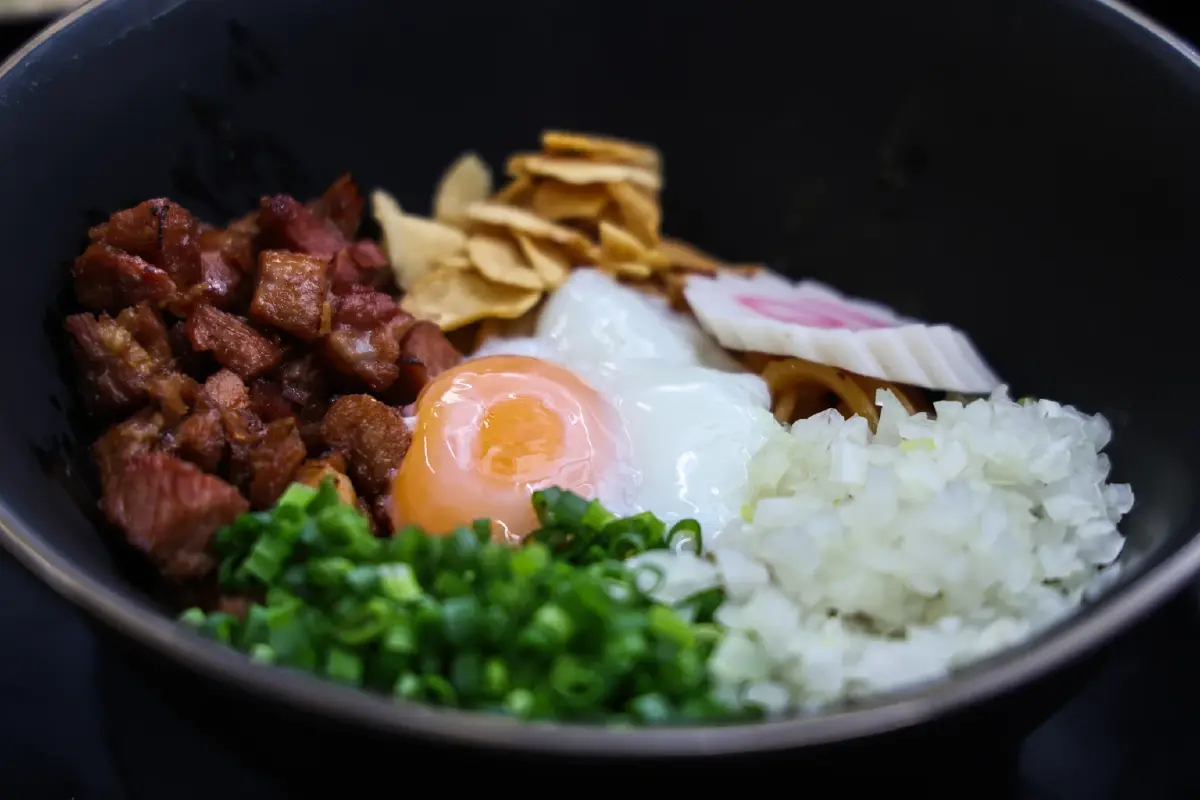 ‘Top Secret’ คาเฟ่เปิดใหม่เอาใจสายซิ่งของ ‘เบียร์ ใบหยก’ ครบทั้งกินและชิล