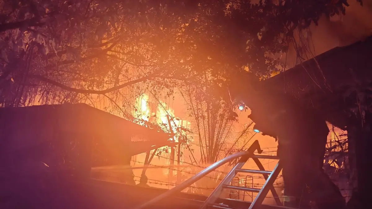 วอดหมดหลัง ไฟไหม้บ้าน ซอยรามคำแหง 39 แยก 1 เจ็บ 2 สำลักควัน-เป็นลม