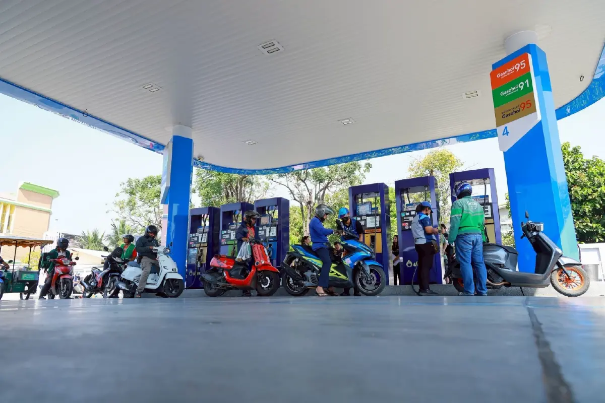 แห่เติมน้ำมัน จนท.ตรวจปั๊มน้ำมัน ป้องกันฉวยโอกาสขึ้นราคา