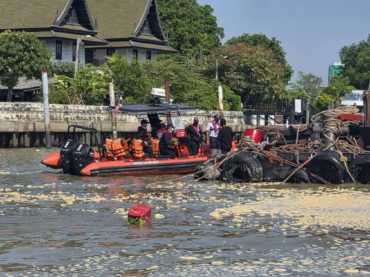 ด่วน เกิดเหตุ 'เรือล่ม' กลางคลองบางกอกน้อย เจ้าหน้าที่กู้ภัยทางน้ำระดมกำลังเข้าช่วยเหลือ