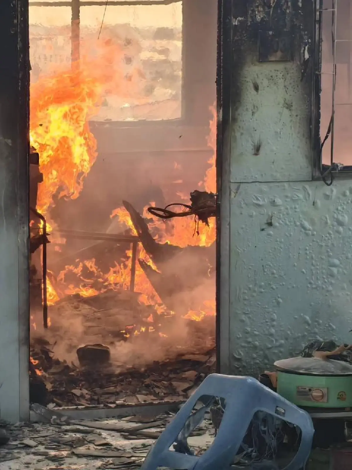 หนีตายวุ่น ไฟไหม้อพาร์ตเมนต์ 6 ชั้น ซอยทรัพย์บุญชัย 19 สมุทรปราการ