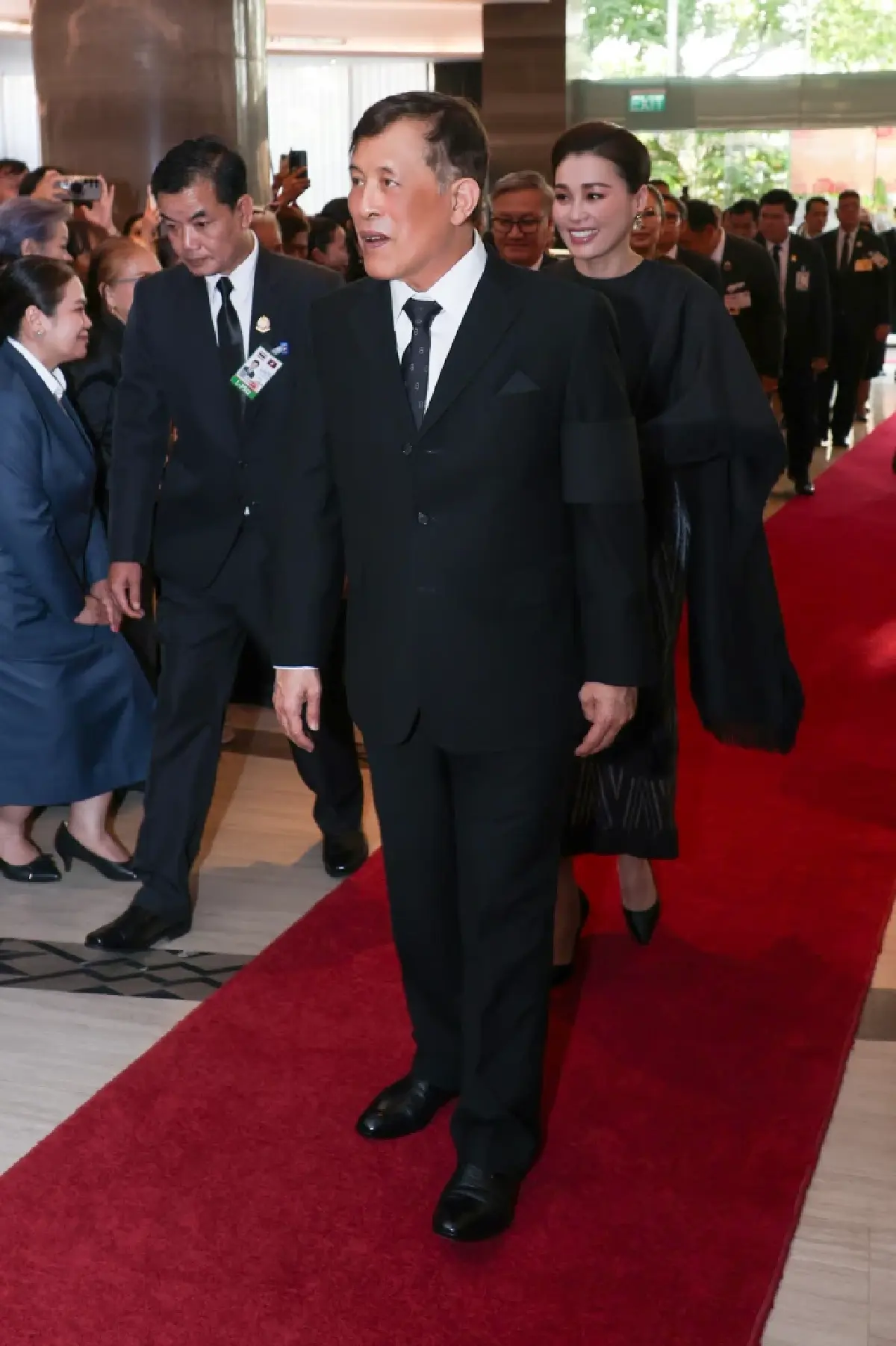 ในหลวง-พระราชินี เสด็จฯ เยือนสาธารณรัฐประชาธิปไตยประชาชนลาว อย่างเป็นทางการ