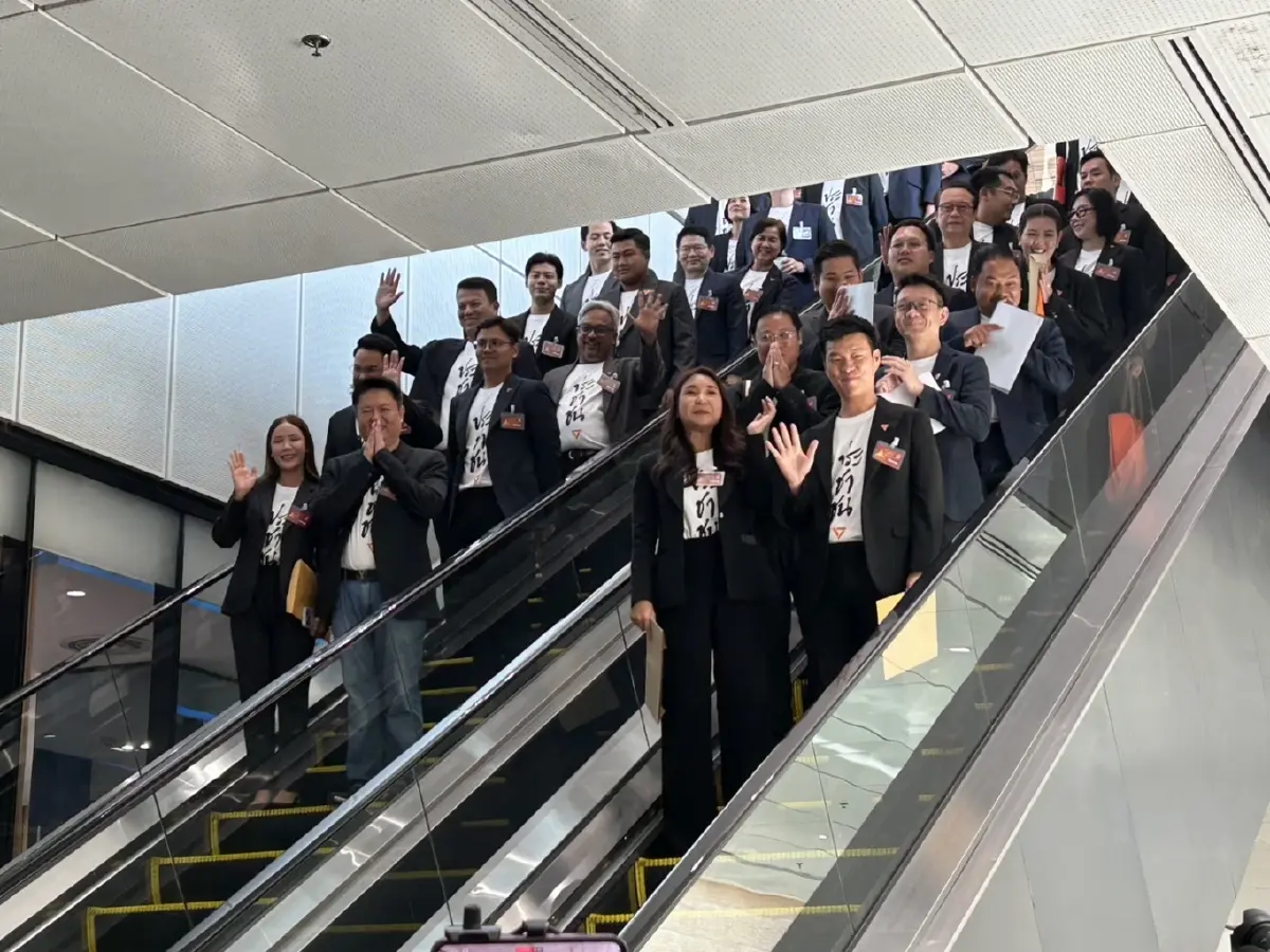 ณัฐพงษ์ นำ ‘สส.ปชน.’ เข้ารายงานตัวต่อสภาฯ ยอดล่าสุด 496 คน