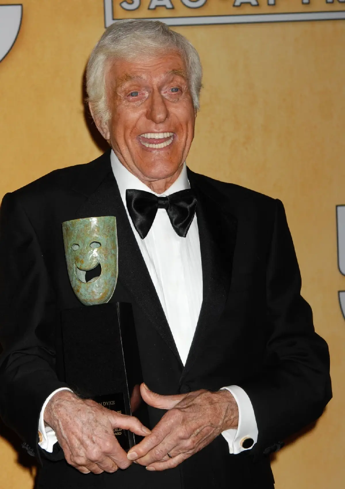 เคล็ดลับอายุยืน 100 ปี แบบ Dick Van Dyke: ขยับตัว ขี้เล่น และเปิดใจ