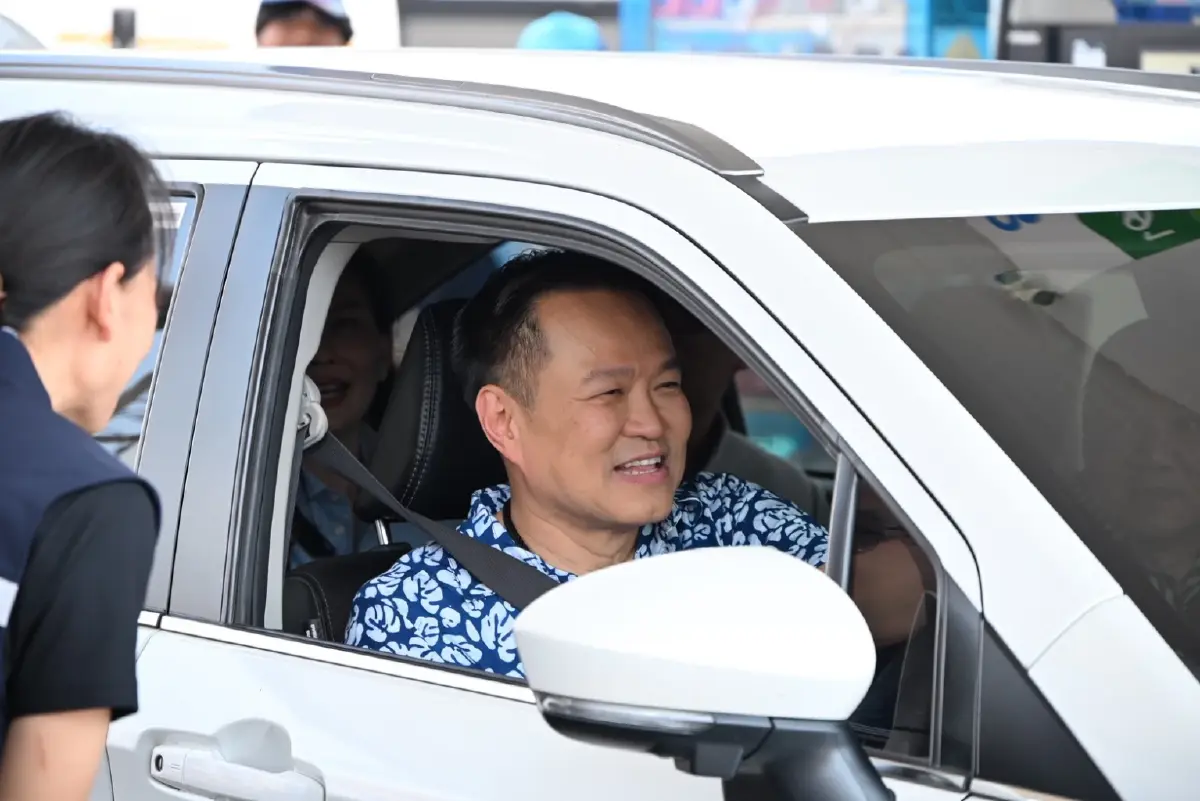 'อนุทิน' สุ่มตรวจปั๊มน้ำมัน จ.นครพนม บอกทุกหน่วยช่วยประหยัด