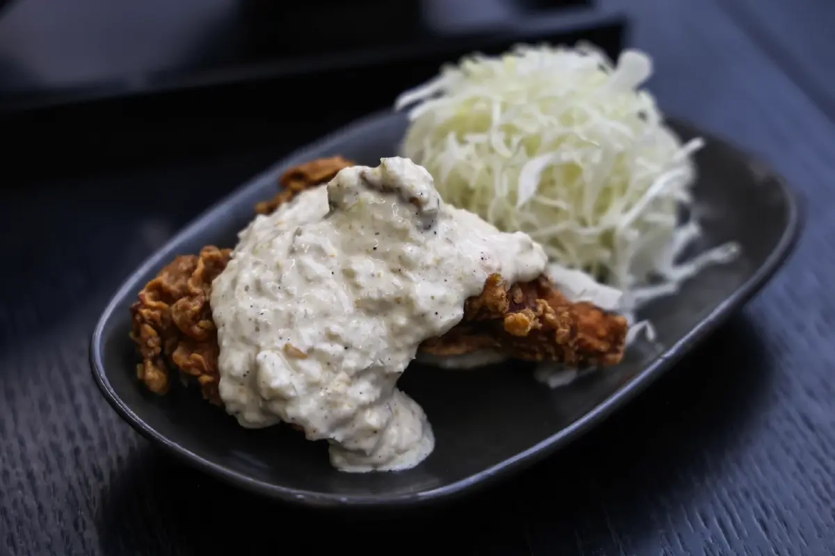 ‘Top Secret’ คาเฟ่เปิดใหม่เอาใจสายซิ่งของ ‘เบียร์ ใบหยก’ ครบทั้งกินและชิล